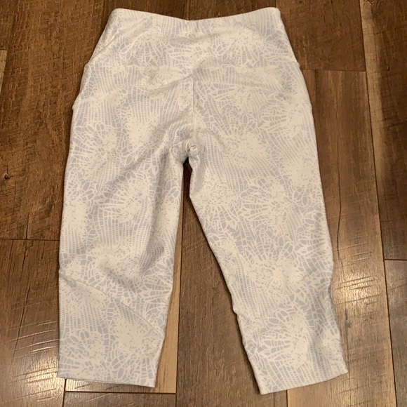 Activewear capris - Picture 2 of 2